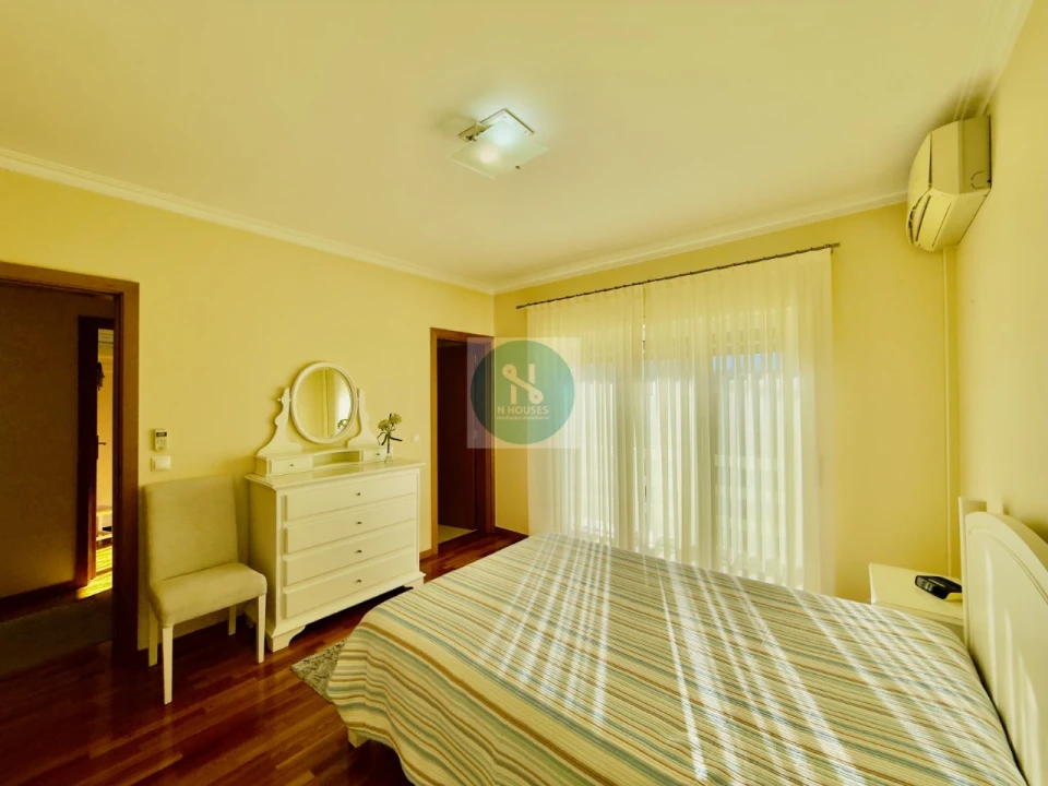 Moradia T4 para Venda em Sabariz Foto 23