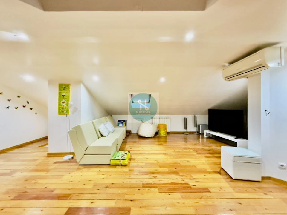 Moradia T4 para Venda em Sabariz Foto 27