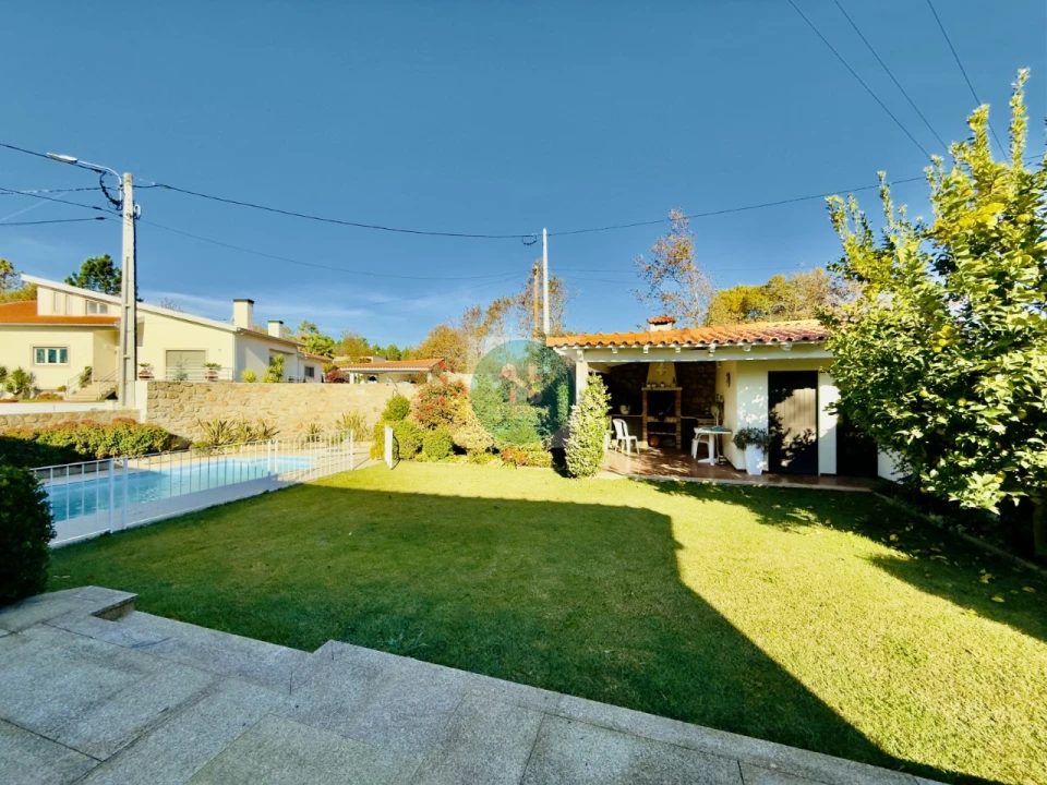 Moradia T4 para Venda em Sabariz Foto 32