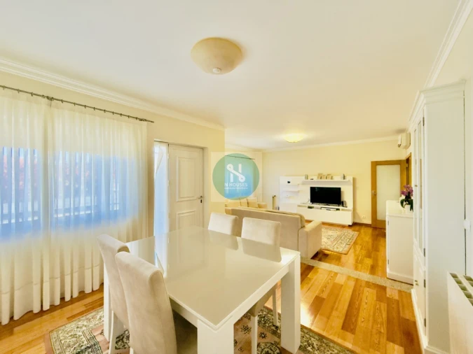 Moradia T4 para Venda em Sabariz Foto 7