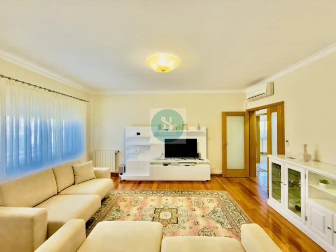 Moradia T4 para Venda em Sabariz Foto 8