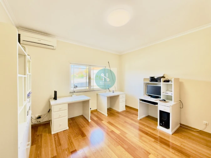 Moradia T4 para Venda em Sabariz Foto 13