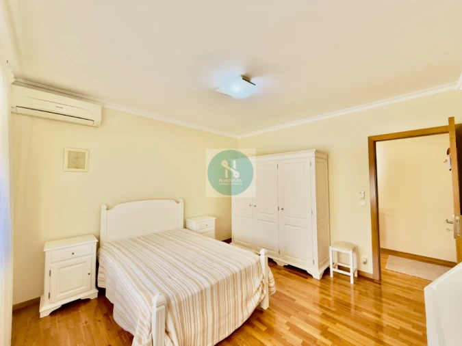 Moradia T4 para Venda em Sabariz Foto 17