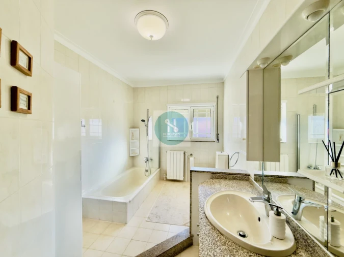 Moradia T4 para Venda em Sabariz Foto 19