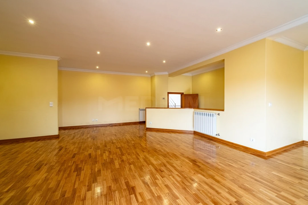 Apartamento T3 para Venda em Nogueira e Silva Escura Foto 4