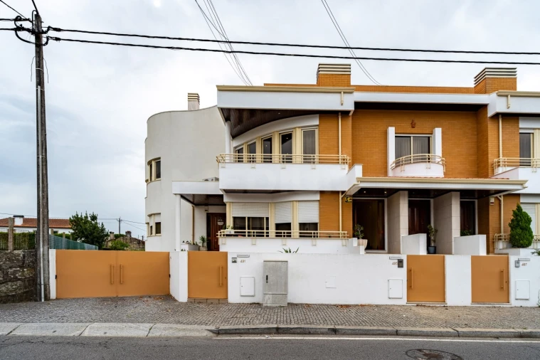 Apartamento T3 para Venda em Nogueira e Silva Escura Foto 1
