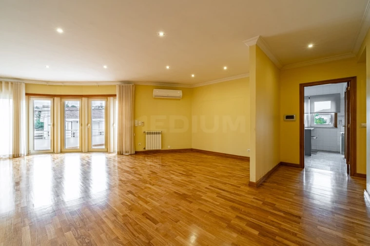 Apartamento T3 para Venda em Nogueira e Silva Escura Foto 2