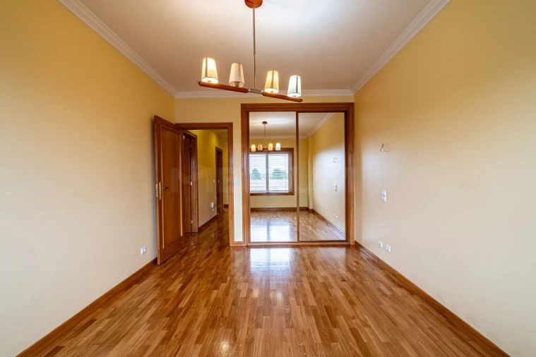 Apartamento T3 para Venda em Nogueira e Silva Escura Foto 17