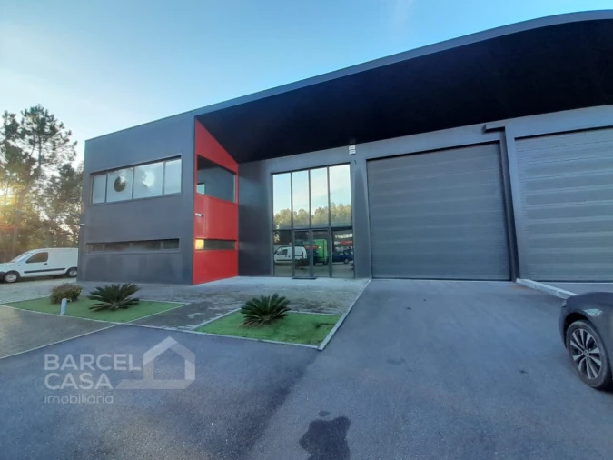 Armazém para Arrendamento em Roriz