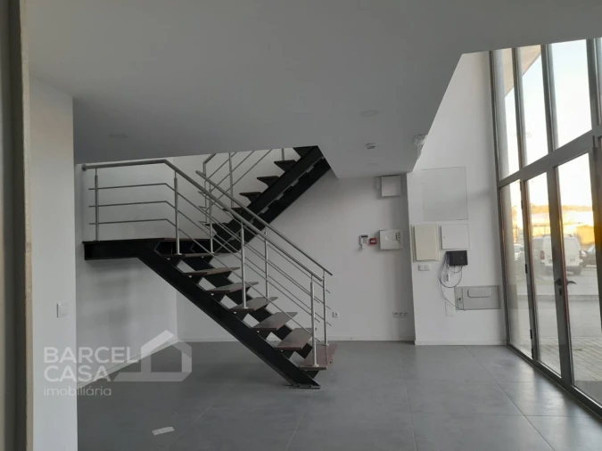 Armazém para Arrendamento em Roriz Foto 2