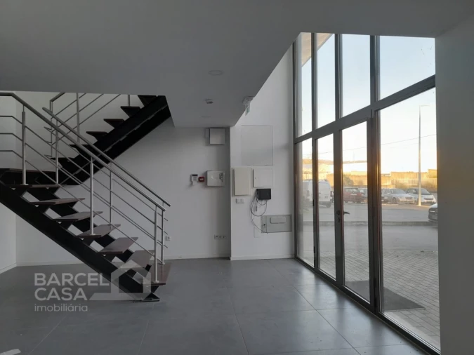 Armazém para Arrendamento em Roriz Foto 3