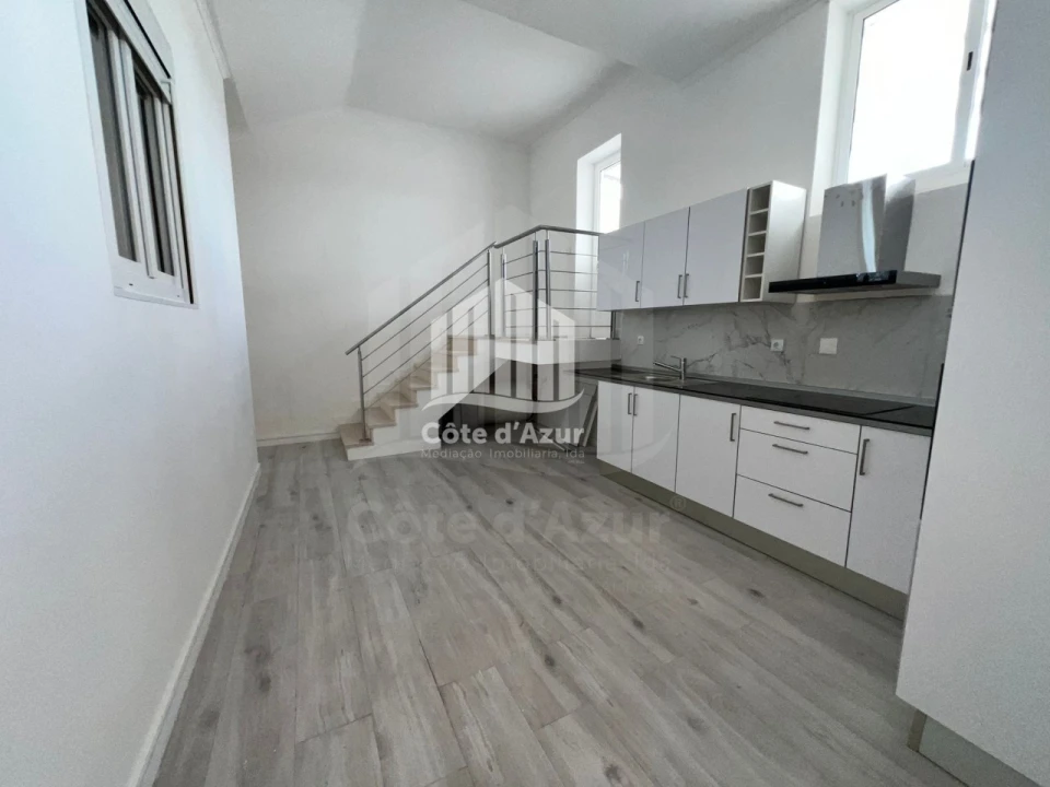 Loja para Venda em Alto do Seixalinho, Santo André e Verderena Foto 1