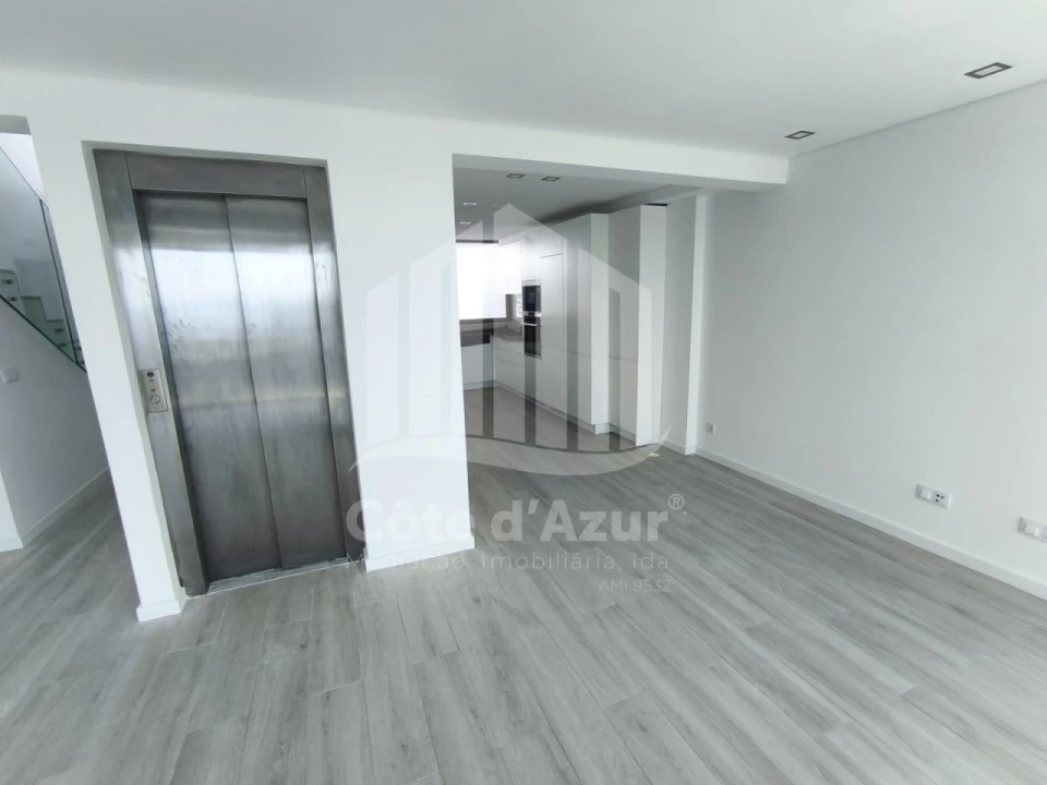 Moradia T3 para Venda em Sesimbra (Santiago) Foto 6