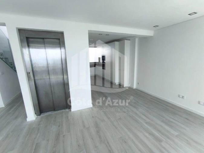 Moradia T3 para Venda em Sesimbra (Santiago) Foto 6