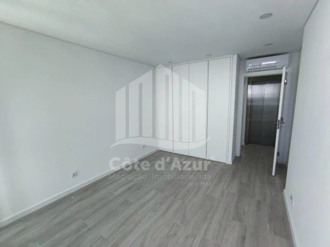 Moradia T3 para Venda em Sesimbra (Santiago) Foto 11