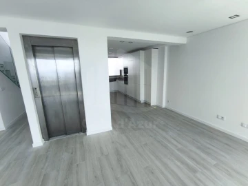 Moradia T3 para Venda em Sesimbra (Castelo)