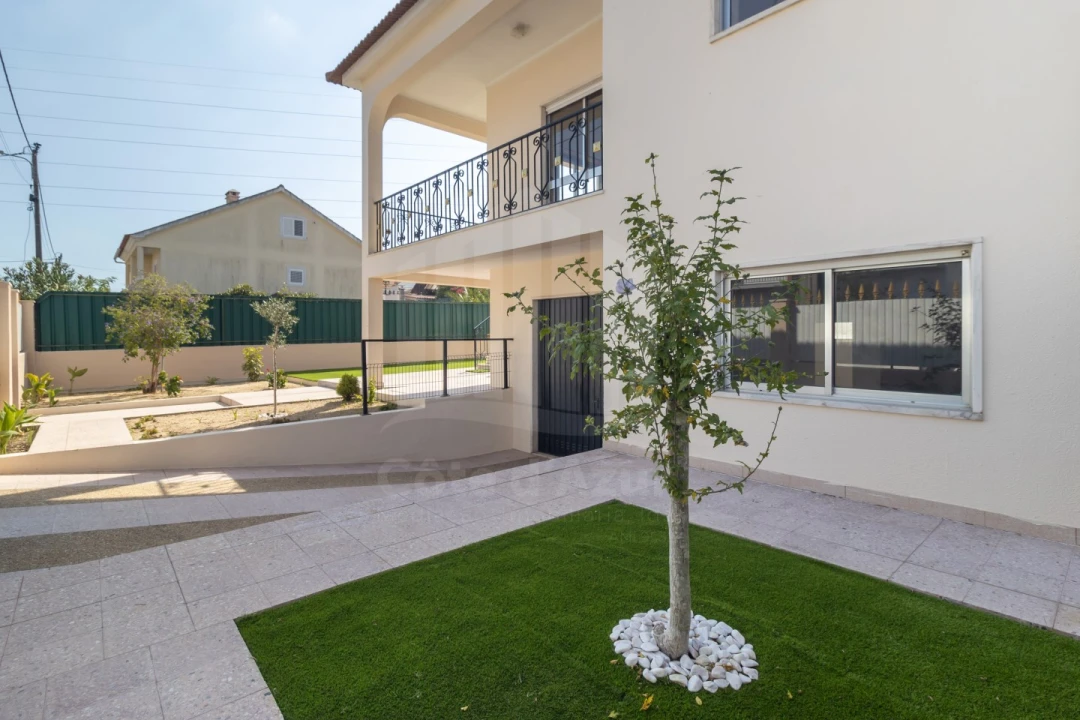 Moradia T2 para Venda em Quinta do Conde Foto 4