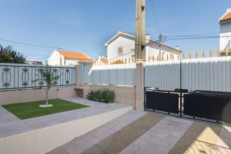 Moradia T2 para Venda em Quinta do Conde Foto 2