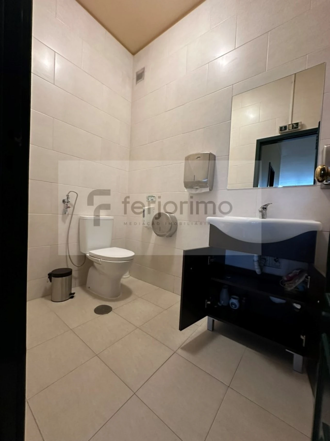 Loja para Arrendamento em Azurem Foto 6