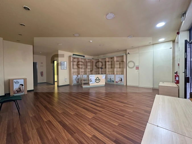 Loja para Arrendamento em Azurem Foto 3