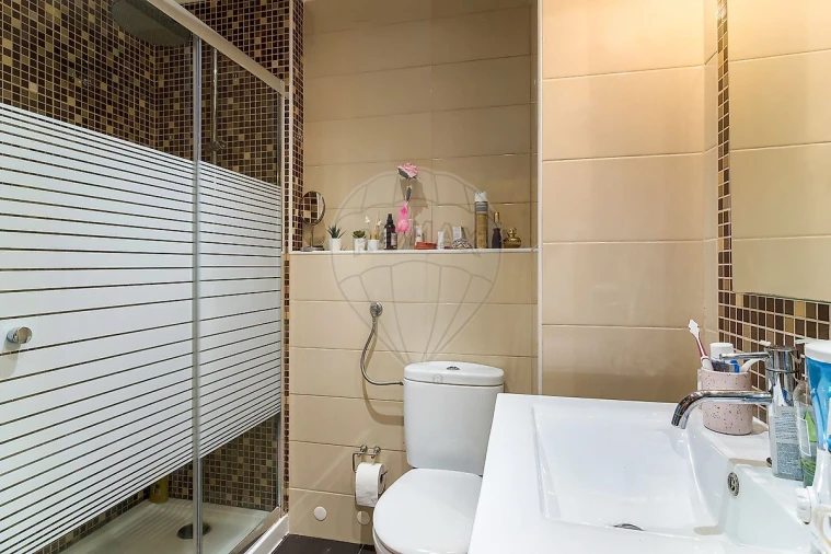 Apartamento T2 para Venda em Santo António dos Cavaleiros e Frielas Foto 8