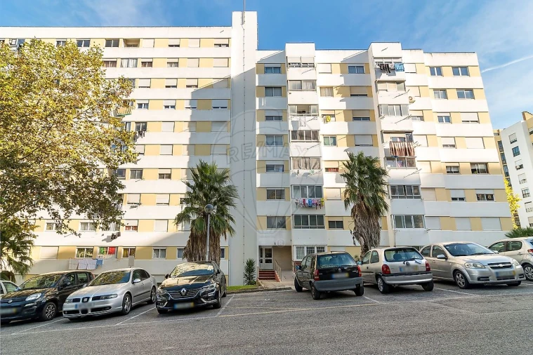 Apartamento T2 para Venda em Santo António dos Cavaleiros e Frielas Foto 15