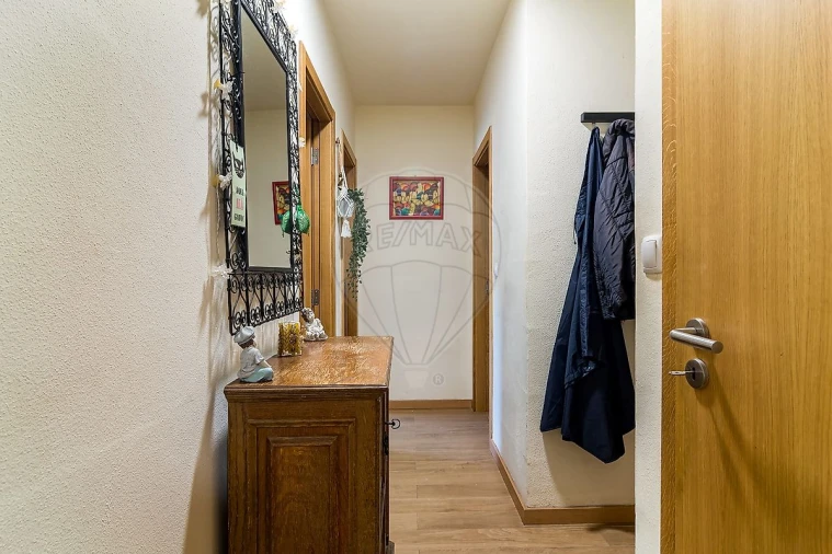 Apartamento T2 para Venda em Santo António dos Cavaleiros e Frielas Foto 11