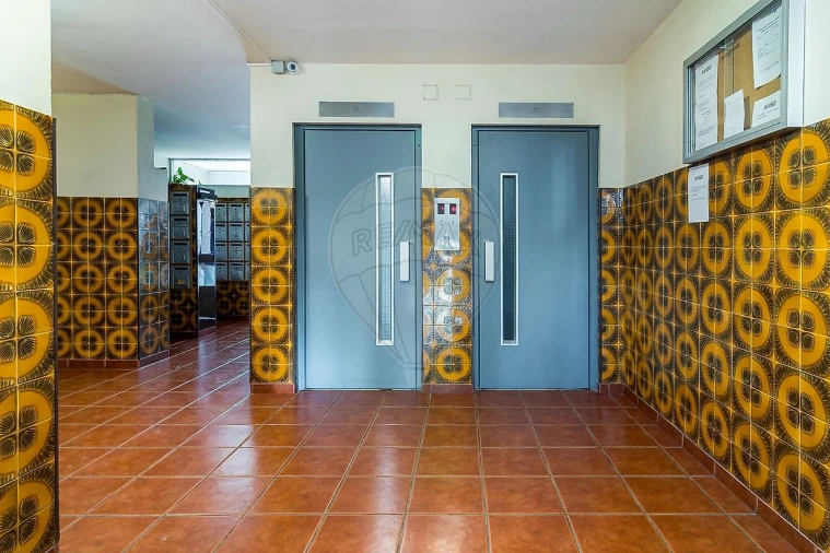 Apartamento T2 para Venda em Santo António dos Cavaleiros e Frielas Foto 14