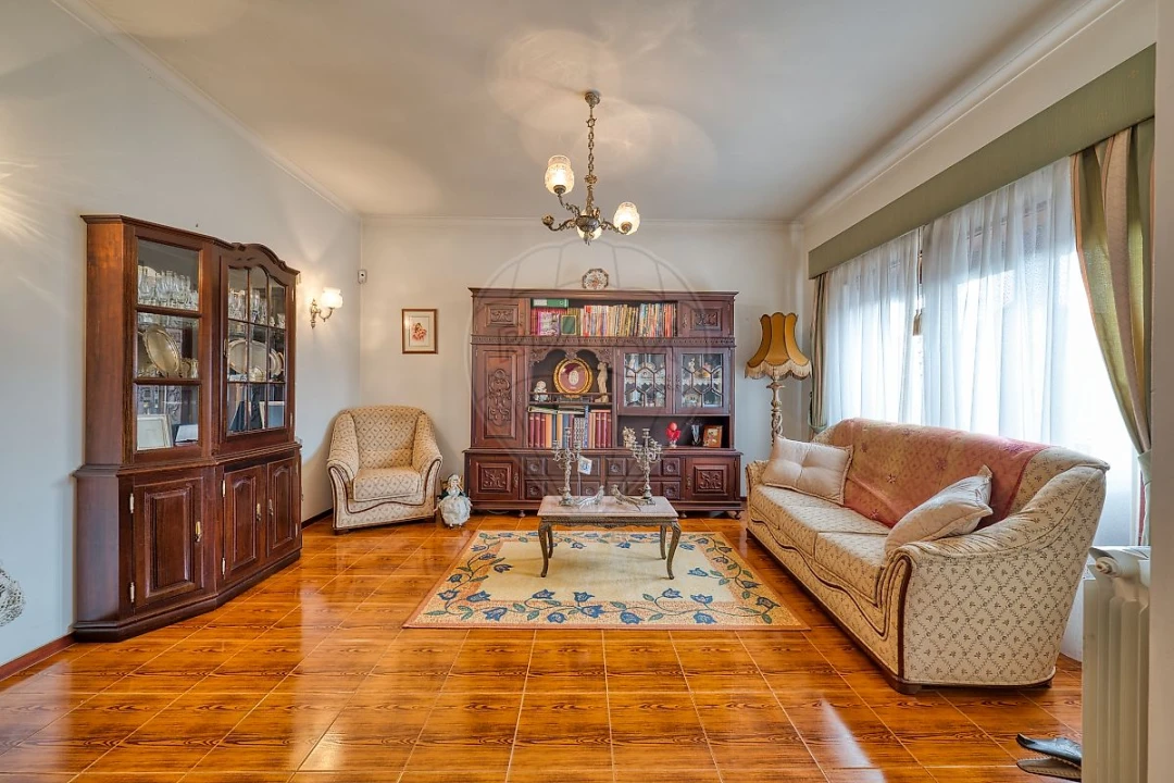 Moradia T5 para Venda em Azoia de Cima e Tremês Foto 14