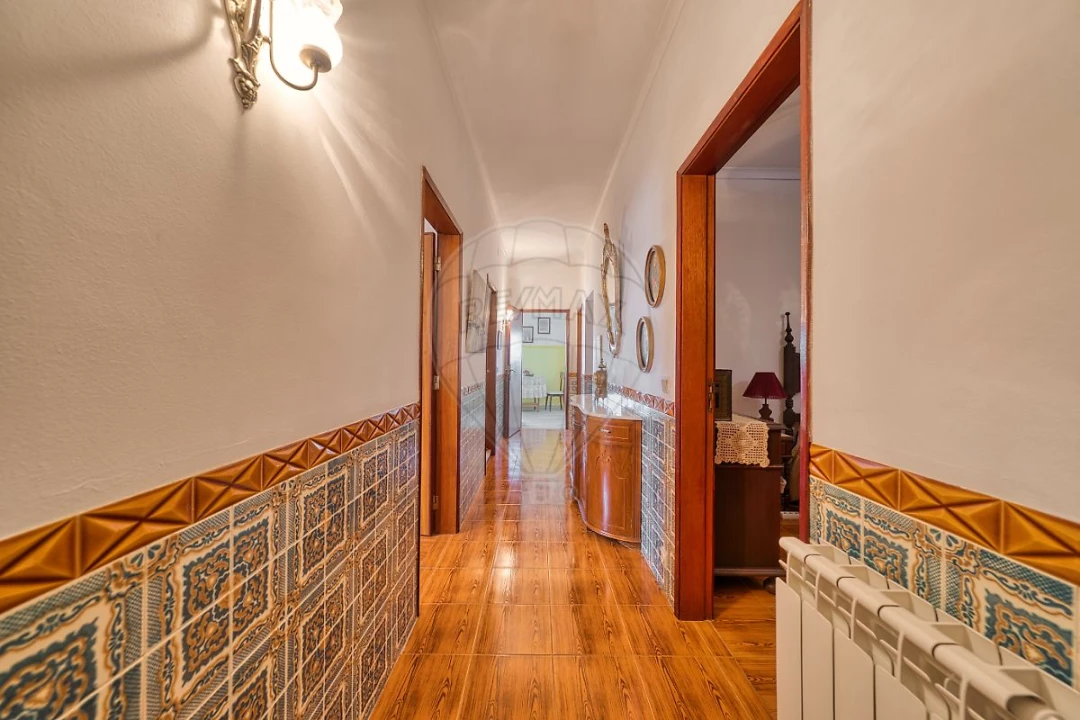 Moradia T5 para Venda em Azoia de Cima e Tremês Foto 18