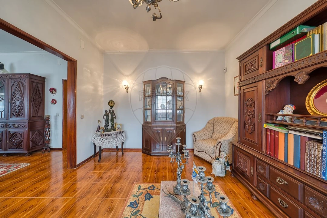 Moradia T5 para Venda em Azoia de Cima e Tremês Foto 17