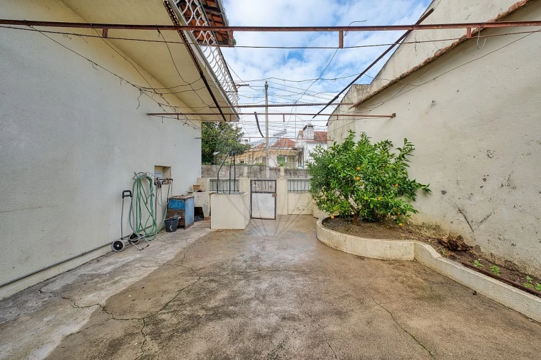 Moradia T5 para Venda em Azoia de Cima e Tremês Foto 45