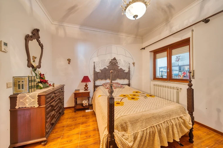 Moradia T5 para Venda em Azoia de Cima e Tremês Foto 22