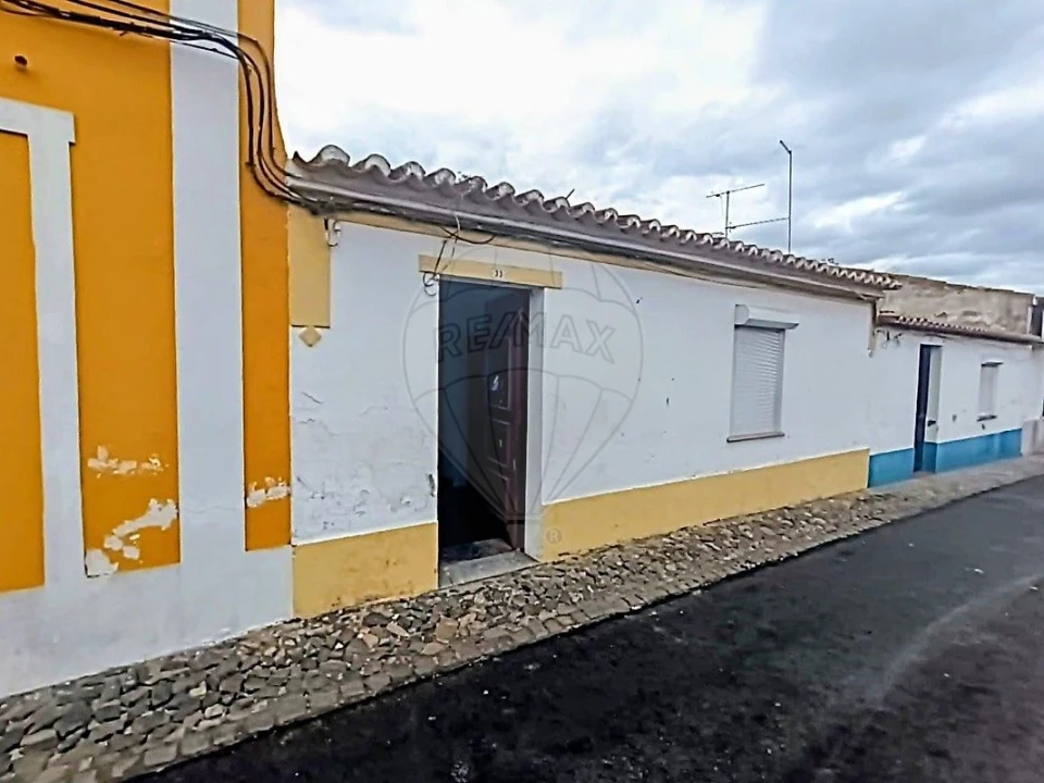 Moradia T2 para Venda em Ferreira do Alentejo e Canhestros Foto 1