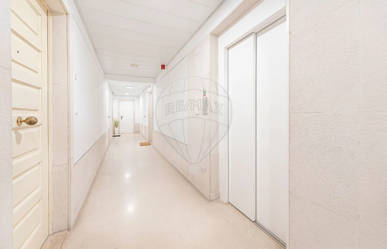 Apartamento T2 para Venda em Beato Foto 6