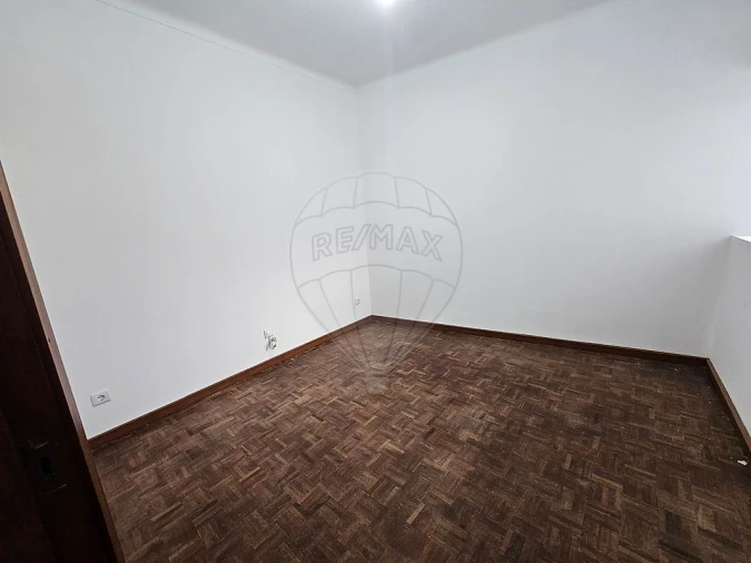 Moradia T3 para Venda em Oiã Foto 7