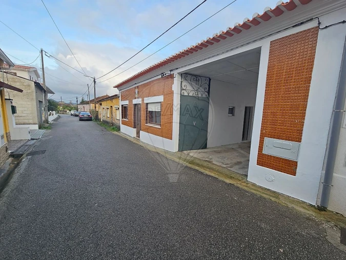 Moradia T3 para Venda em Oiã Foto 1