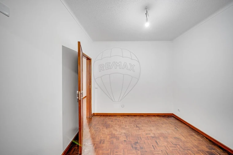 Moradia T3 para Venda em Oiã Foto 8