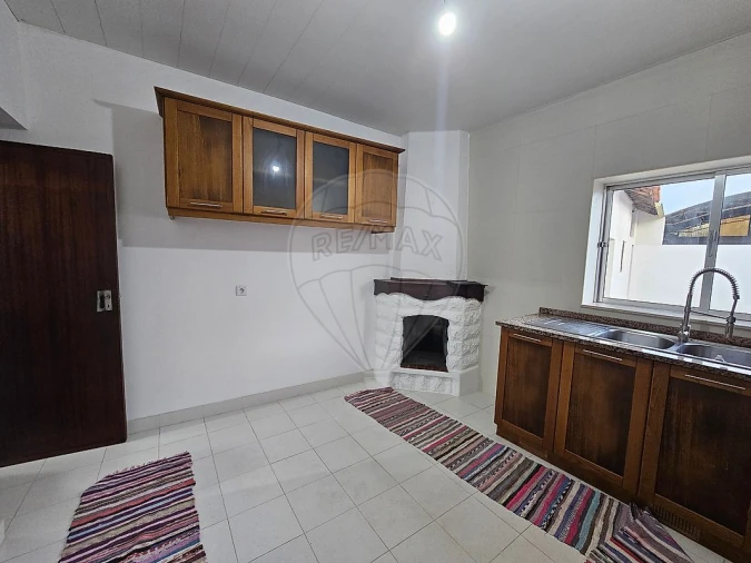 Moradia T3 para Venda em Oiã Foto 3