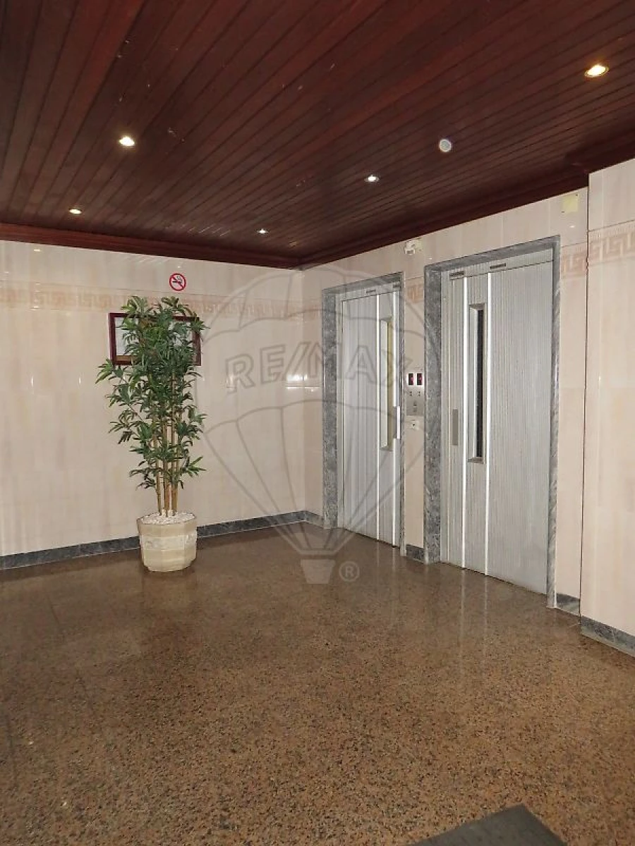 Apartamento T2 para Venda em Póvoa de Santa Iria e Forte da Casa Foto 2