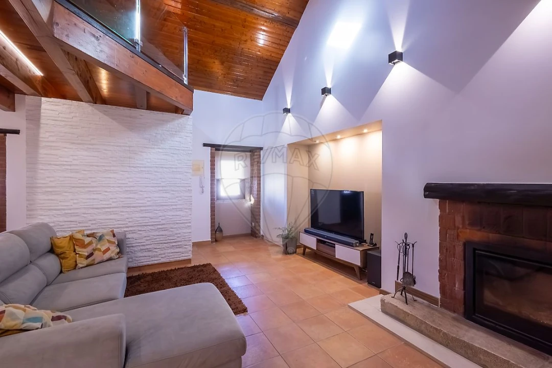 Moradia T3 para Venda em Salir de Matos Foto 6