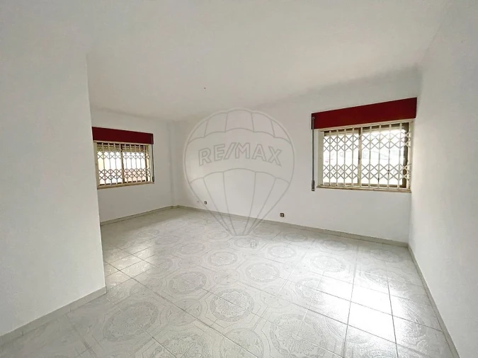 Apartamento T2 para Venda em Amora Foto 11