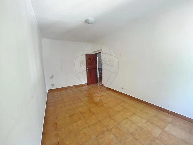 Apartamento T3 para Venda em Seixal, Arrentela e Aldeia de Paio Pires Foto 4