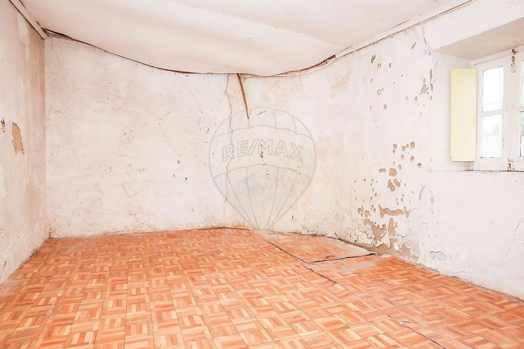 Moradia T2 para Venda em Santo Quintino Foto 11