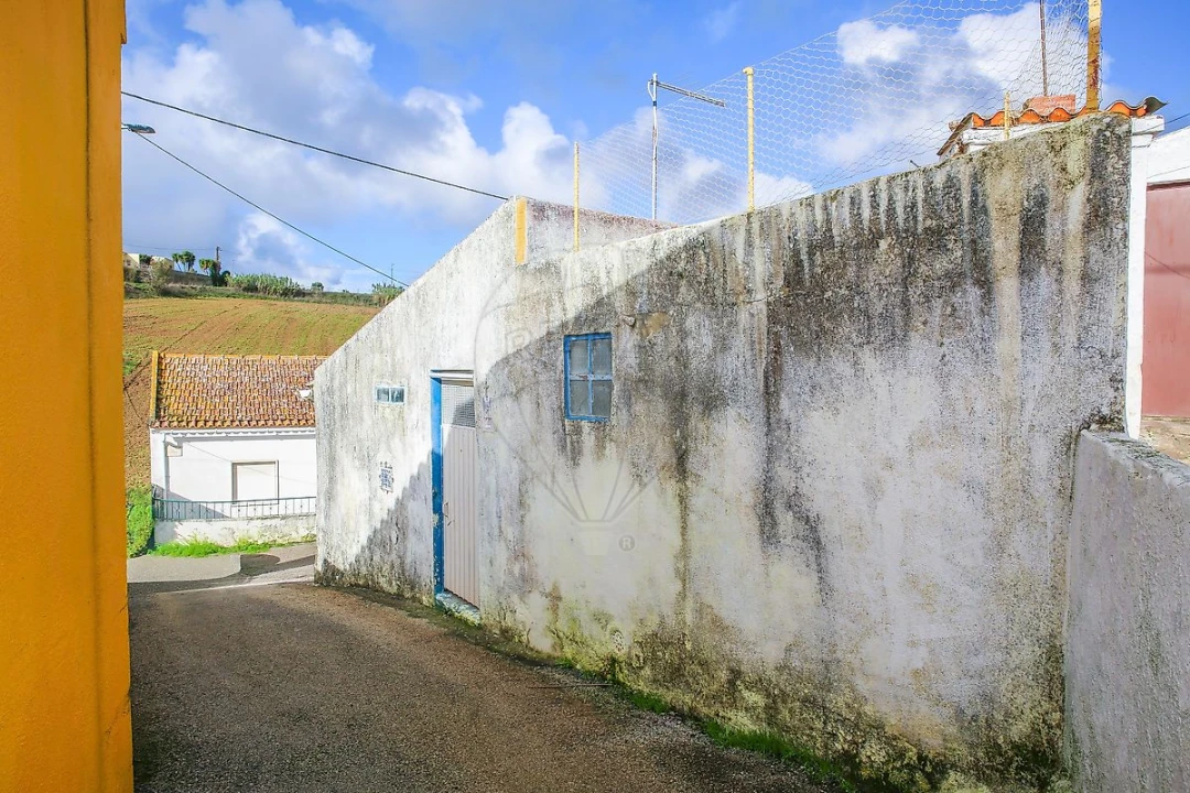 Moradia T2 para Venda em Santo Quintino Foto 4