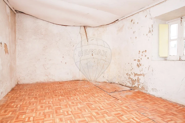 Moradia T2 para Venda em Santo Quintino Foto 11