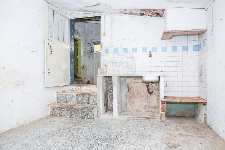 Moradia T2 para Venda em Santo Quintino Foto 14