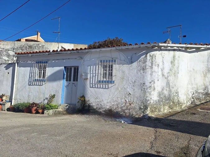 Moradia T2 para Venda em Santo Quintino Foto 2