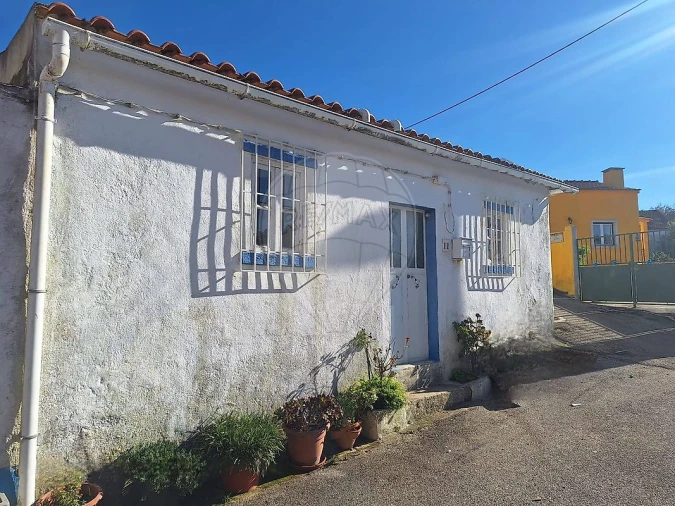 Moradia T2 para Venda em Santo Quintino Foto 3