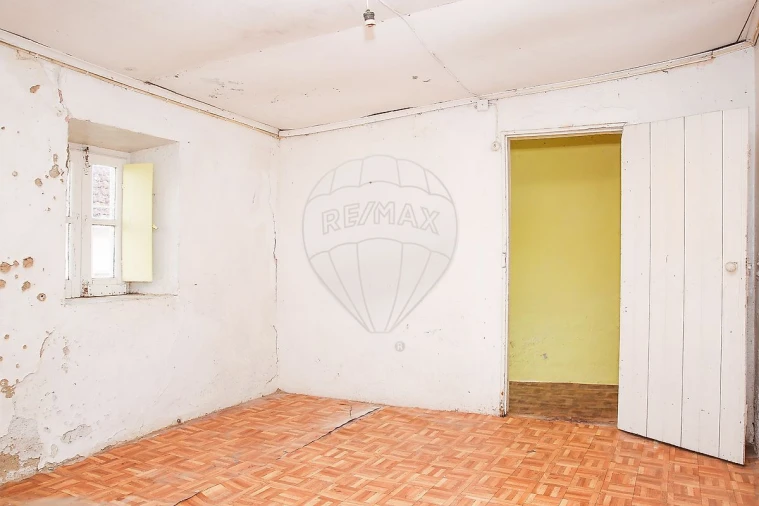 Moradia T2 para Venda em Santo Quintino Foto 6